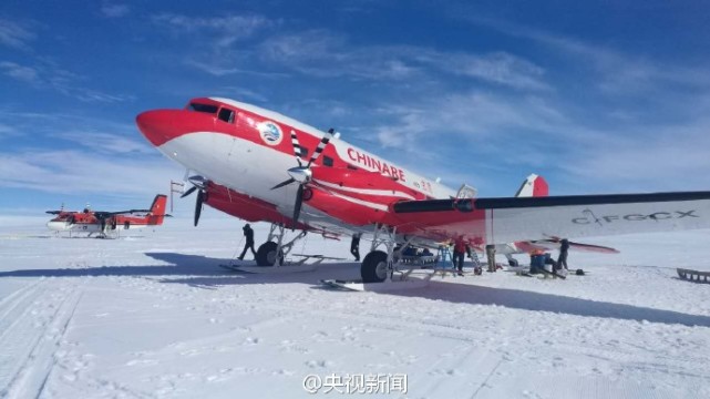 中国“雪鹰601”飞机首次降落南极冰盖之巅