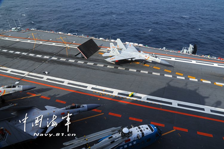 辽宁舰航母编队顺利完成跨海区训练试验任务返航