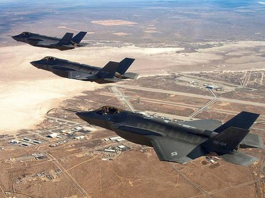 美日F-35战机钓鱼岛附近演习 专家:应防范“三无”装备 资料图:F-35战机编队