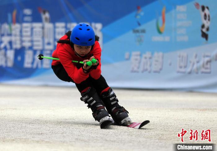 无声世界里的追风少年们 在冰雪上奏出自己的乐章