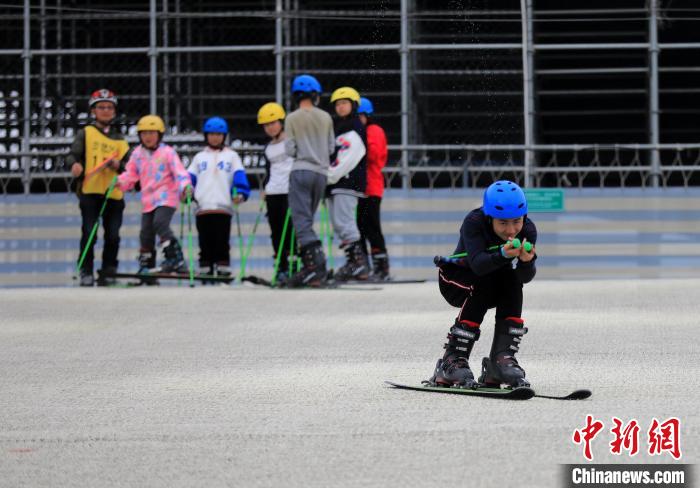 无声世界里的追风少年们 在冰雪上奏出自己的乐章