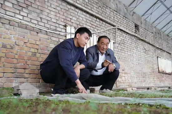 石光银代表：带领几代人接力治沙