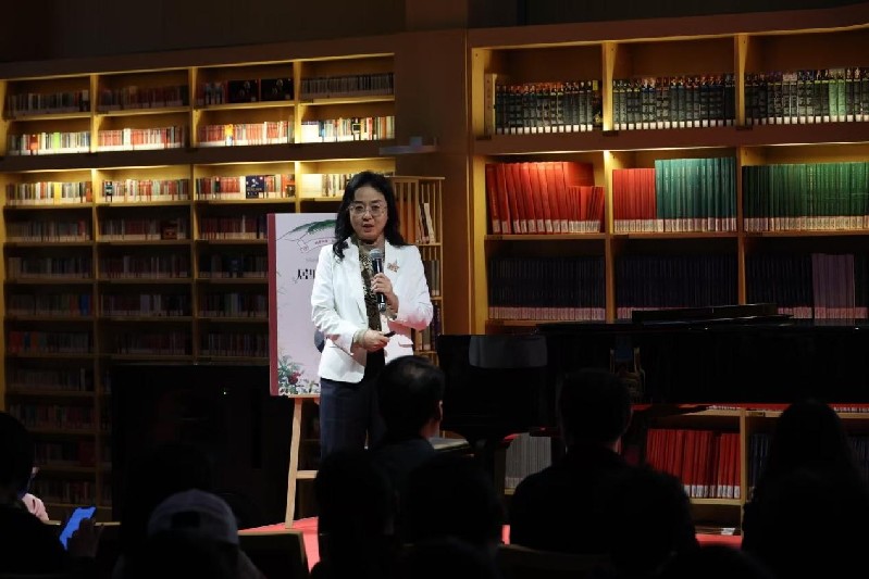 看见“她”的力量：科学与艺术交织下的传奇人生