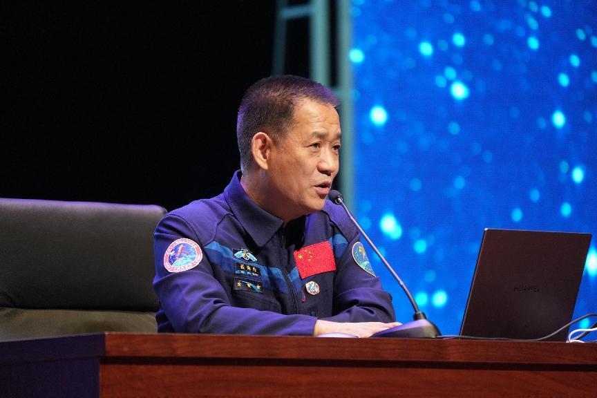 一堂生动的航天精神传承课——英雄航天员聂海胜走进航天二院