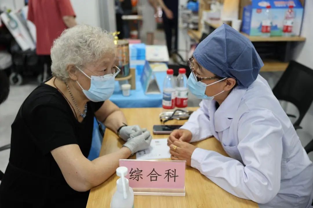 “普及夏季养生知识 提高中医养生意识”义诊走进茶马北街社区