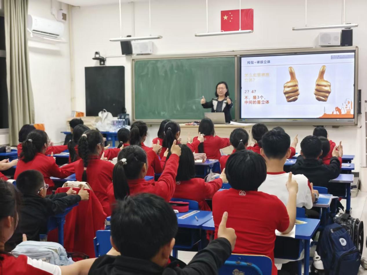 测绘知识进校园：揭秘实景三维 点亮科技梦想