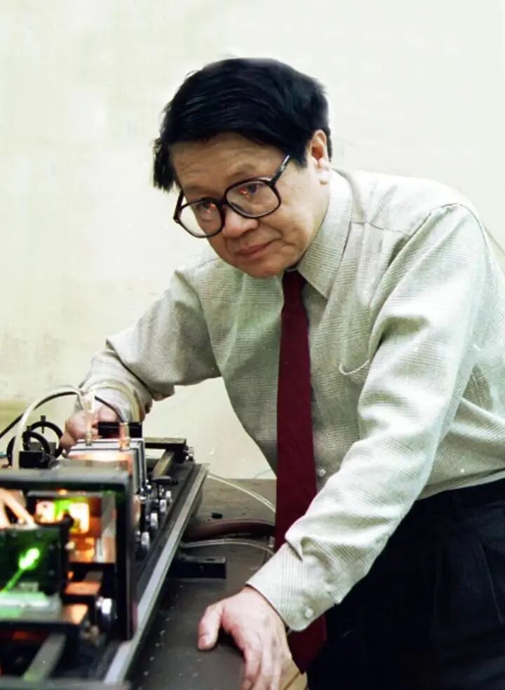 耄耋院士姚建铨,定下新年“小目标” 耄耋院士姚建铨,定下新年“小目标”