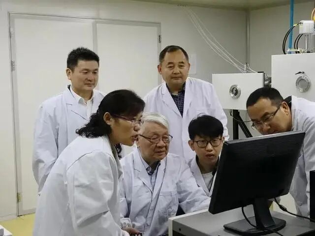 耄耋院士姚建铨,定下新年“小目标” 耄耋院士姚建铨,定下新年“小目标”