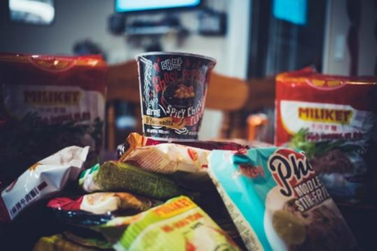 汉堡、薯条，小蛋糕这类超加工食品，究竟是味蕾的盛宴还是健康的隐患？